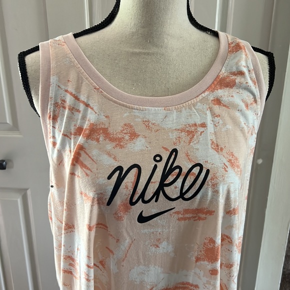 Nike Razorback tank tops - Picture 2 of 5
